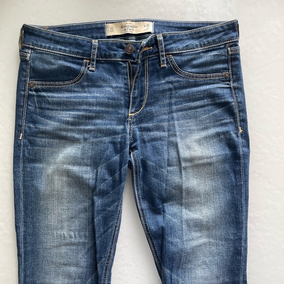 Abercrombie & Fitch - Stretch Skinny Ankle Jean - Dark and light wash - Size 26 - Picture 9 of 11